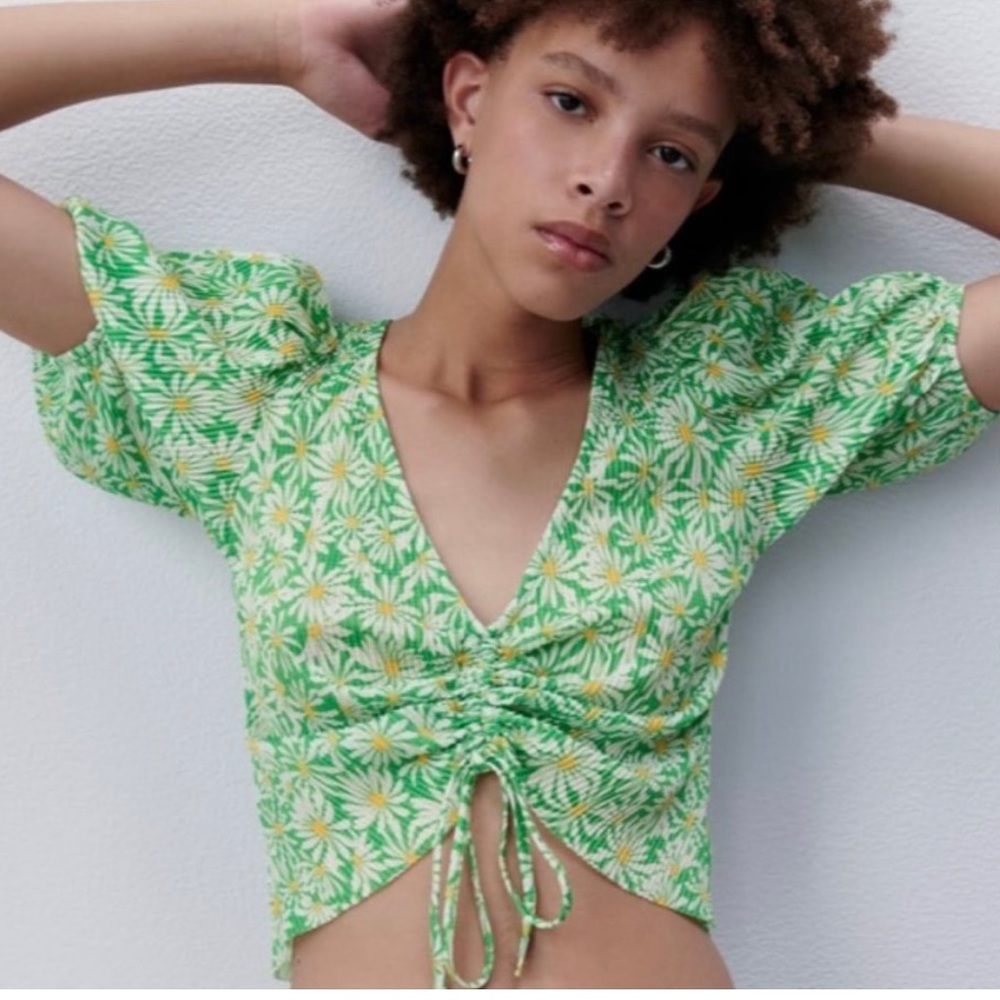 Zara green and white daisy ruched puff sleeve blouse size medium - Picture 2 of 11